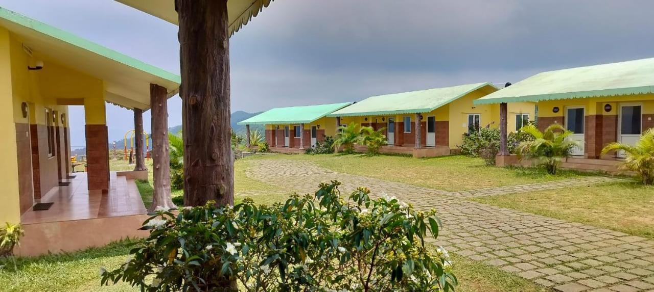 Pagoda Plantation Resort Pīrmed Buitenkant foto