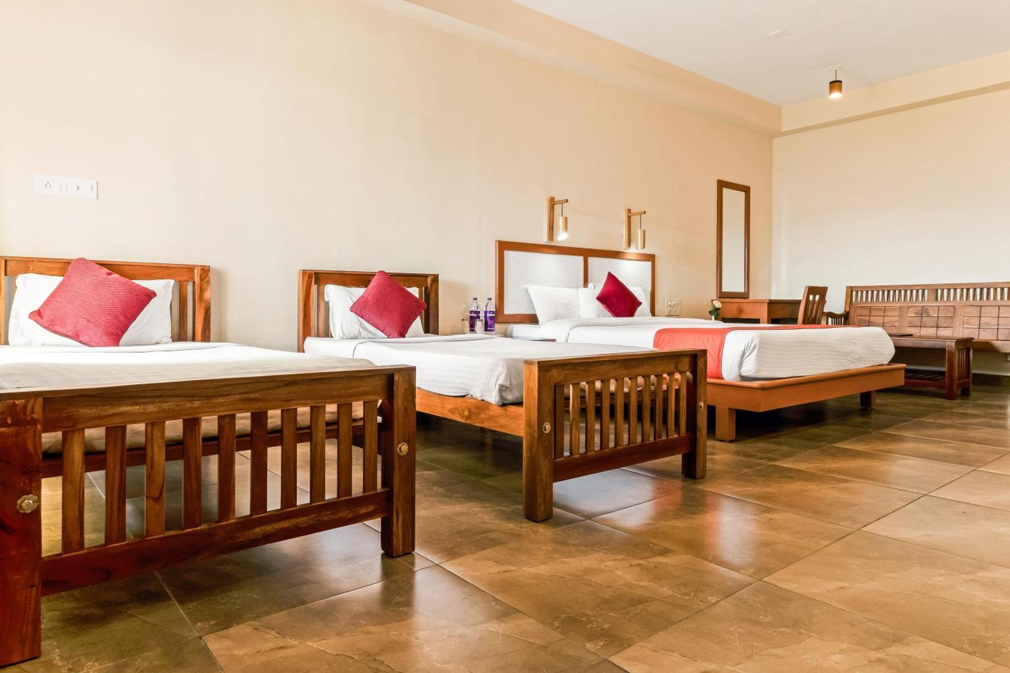 Pagoda Plantation Resort Pīrmed Buitenkant foto